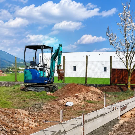 Costruzione muretto di cinta